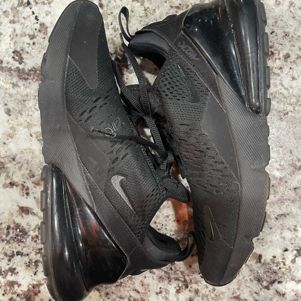 Women’s Nike. Perfect condition. Size 8. Black on black.